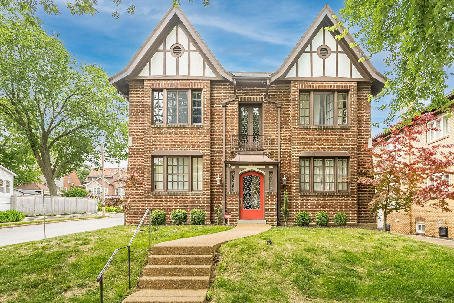 7300 Lindell Blvd — front exterior